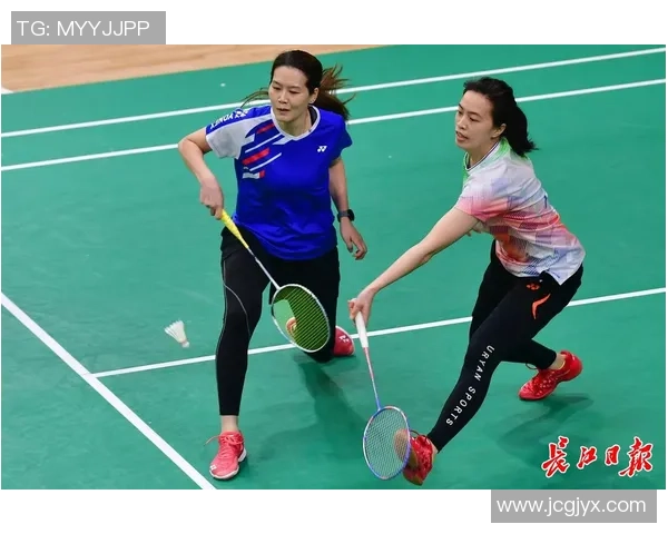 重庆羽毛球队与上海羽毛球队赛后复盘分析比赛经验与战术调整探讨